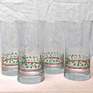 ✨SOLD✨ Vintage 1987 Arby's Holly Christmas Glasses Set of 4